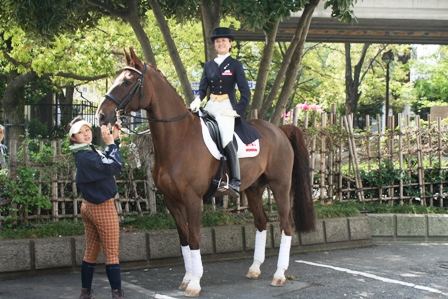 さっそうと登場した北井選手とドナ・シュラーク号