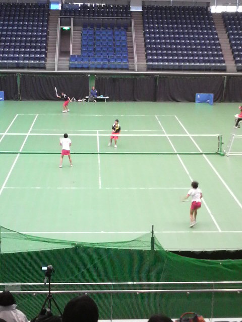 第１７回横浜ジュニアソフトテニスインドア大会の様子