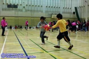 笑顔で運動会「ボール運びリレー」