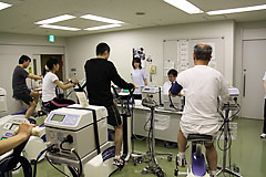 横浜市スポーツ医科学センターが体力測定な
どを行って、挑戦者のトレーニングをサポート！
