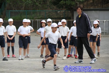 (写真1)小学校6年生に「走り方」を教えに行ってきました