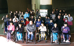 Members of Yokohama La Strada Jr. and their parents