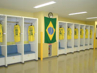 ブラジル選手のサインが残っているロッカールーム