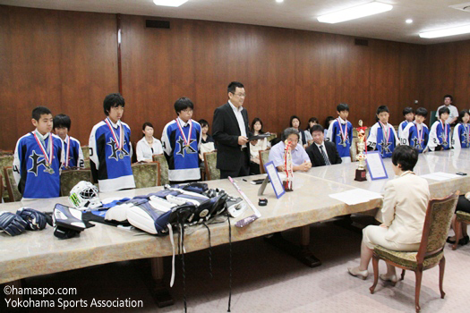 6月14日(木)選手、監督・コーチ及び関係者の方々が林文子横浜市長を表敬訪問されました。
