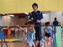 港南スポーツセンター<br />
　金メダリスト米田功さんの体操教室