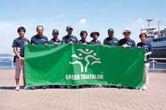 大会1ヶ月前イベント「GREEN TRIATHLON」では、大会PRに加えて、海底清掃・公園清掃なども実施されました