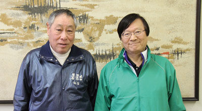 Isamu Minami (left), director of the Wakabadai Sports and Culture Club, and Katsumi Koso, manager of the club
