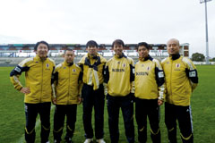 When the World Cup was held in South Africa, Dr. Shimizu (third from left) went there with the national soccer team as the team doctor.