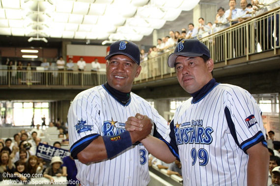 A.ラミレス選手・中村紀洋選手が横浜市長と市民の皆様へご報告 A.ラミレス選手・中村紀洋選手が横浜市長と市民の皆様へご報告