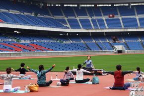 Nissan Stadium Yoga 日産スタジアムヨガ 横浜スポーツ情報サイト ハマスポ